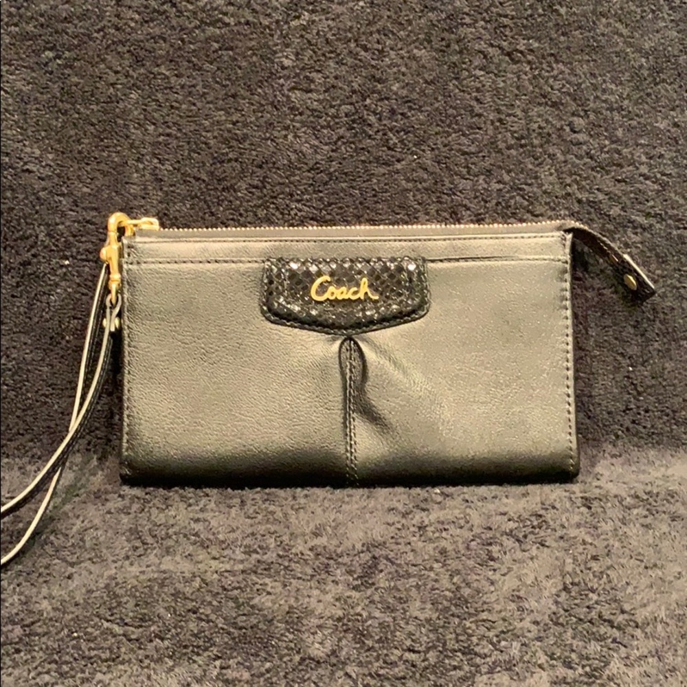 COACH  black leather wallet/wristlet